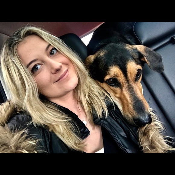 Meet your Posher, Geanina - Picture 1 of 1